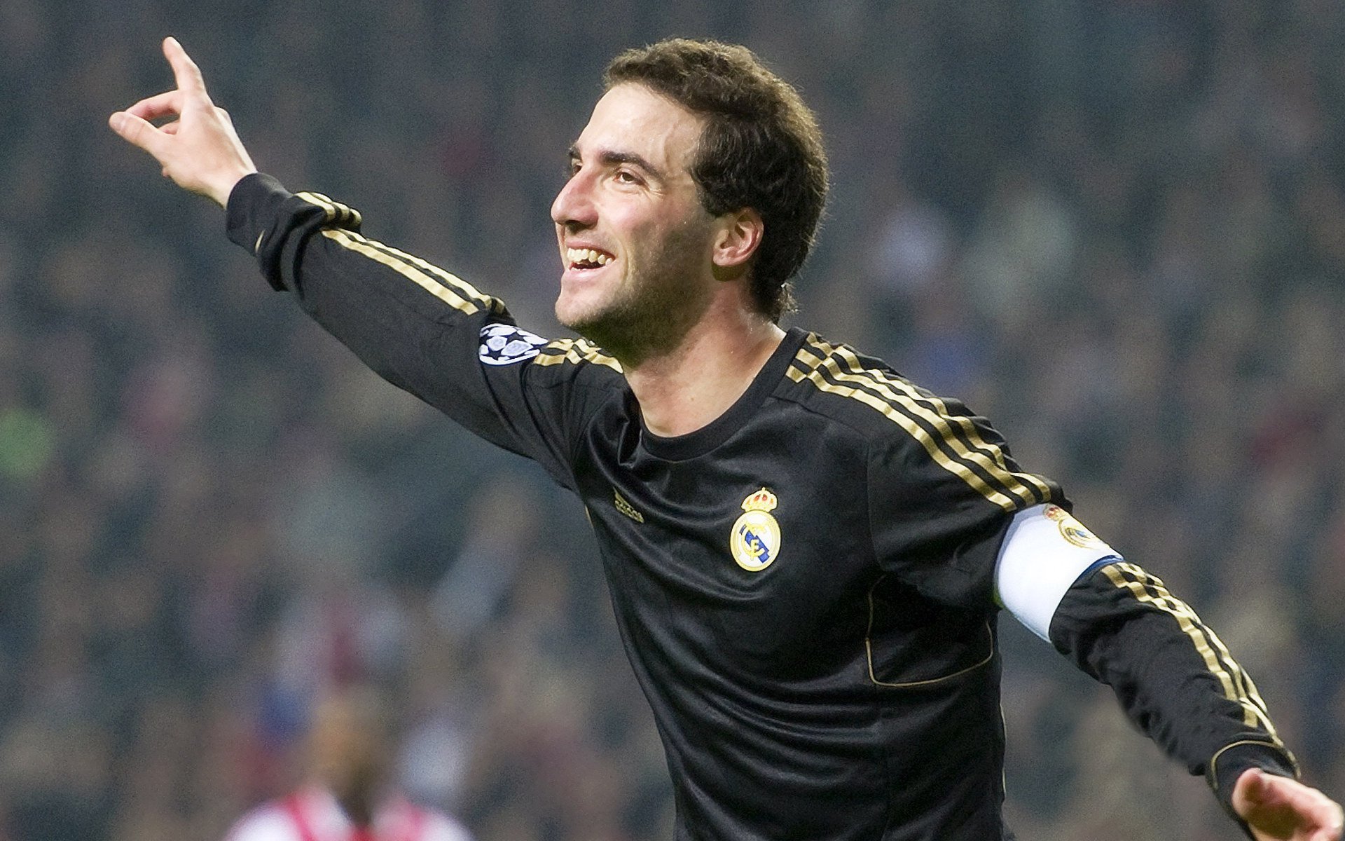 德甲新王的洪都拉斯风暴，法比尼奥如何成为关键先生？